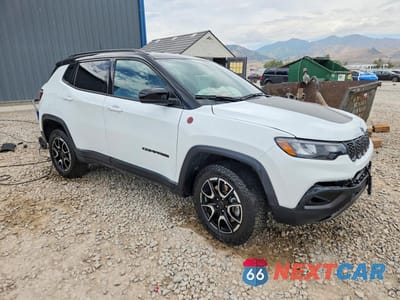 Czwarte zdjęcie samochodu z boku: 2026 JEEP COMPASS TRAILHAWK VIN:3C4NJDDNXTT178148 - miniatura