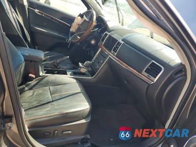Zdjęcie 7 z 12 samochodu: 2011 LINCOLN MKZ VIN:3LNHL2JC2BR768981 - miniatura