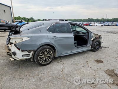 Trzecie zdjęcie samochodu z tyłu: 2018 TOYOTA CAMRY SE VIN:4T1B11HK7JU124886 - miniatura