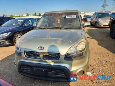 Piąte zdjęcie samochodu w środku: 2013 KIA SOUL BASE VIN:KNDJT2A54D7621255 - miniatura
