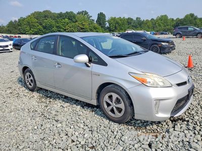 Czwarte zdjęcie samochodu z boku: 2014 TOYOTA PRIUS THREE VIN:JTDKN3DU3E1762409 - miniatura