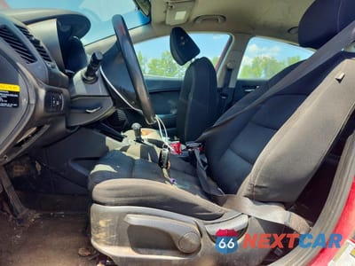 Zdjęcie 7 z 12 samochodu: 2016 KIA FORTE LX VIN:KNAFK4A66G5548836 - miniatura