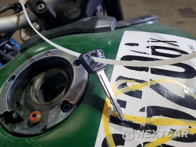 Zdjęcie 8 z 9 samochodu: 2016 YAMAHA FZ09 VIN:JYARN33E8GA009630 - miniatura