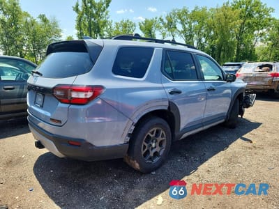 Trzecie zdjęcie samochodu z tyłu: 2023 HONDA PILOT TRAILSPORT VIN:5FNYG1H66PB000285 - miniatura