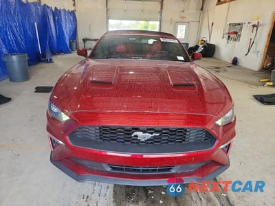Piąte zdjęcie samochodu w środku: 2018 FORD MUSTANG VIN:1FATP8UH4J5101415 - miniatura