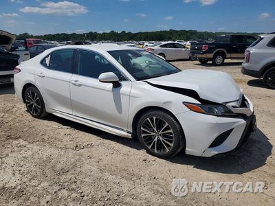 Czwarte zdjęcie samochodu z boku: 2020 TOYOTA CAMRY SE VIN:4T1G11AK2LU942061 - miniatura