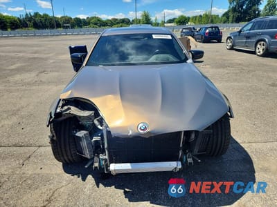 Piąte zdjęcie samochodu w środku: 2022 BMW M5 VIN:WBS83CH04NCK94954 - miniatura