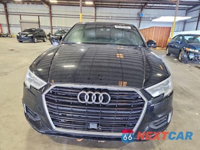 Piąte zdjęcie samochodu w środku: 2018 AUDI A3 PREMIUM VIN:WAUAUGFF9J1078623 - miniatura