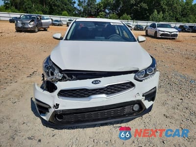 Piąte zdjęcie samochodu w środku: 2019 KIA FORTE LXS VIN:3KPF24ADXKE069415 - miniatura