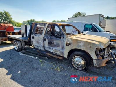 Czwarte zdjęcie samochodu z boku: 2008 FORD F550 SUPER DUTY VIN:1FDAW57R08EB82104 - miniatura