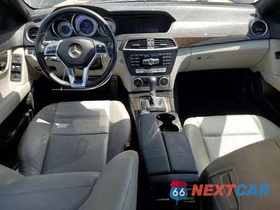 Zdjęcie 8 z 12 samochodu: 2013 MERCEDES-BENZ C 300 4MATIC VIN:WDDGF8AB6DG141850 - miniatura