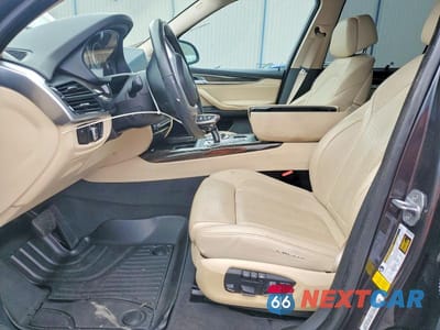 Zdjęcie 7 z 14 samochodu: 2016 BMW X5 SDRIVE35I VIN:5UXKR2C5XG0R71131 - miniatura