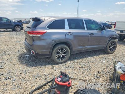 Trzecie zdjęcie samochodu z tyłu: 2019 TOYOTA HIGHLANDER LE VIN:5TDZARFH7KS047306 - miniatura