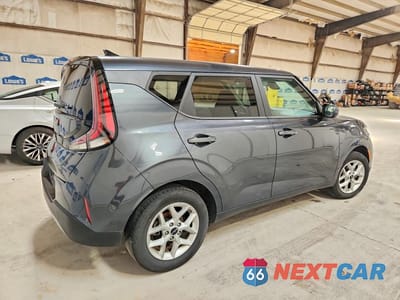 Trzecie zdjęcie samochodu z tyłu: 2025 KIA SOUL LX VIN:KNDJ23AU6S7246157 - miniatura