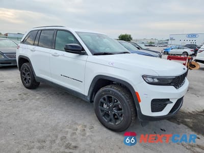Czwarte zdjęcie samochodu z boku: 2025 JEEP GRAND CHEROKEE LAREDO/ALTITUDE VIN:1C4RJHAG9S8784455 - miniatura