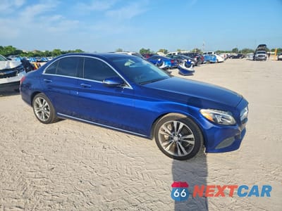 Czwarte zdjęcie samochodu z boku: 2017 MERCEDES-BENZ C 300 VIN:55SWF4JB1HU191441 - miniatura
