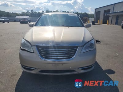 Piąte zdjęcie samochodu w środku: 2014 CHRYSLER 200 LX VIN:1C3CCBAB3EN124097 - miniatura
