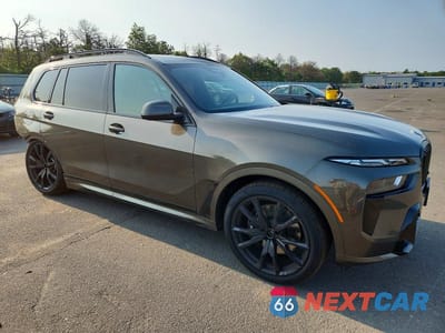 Czwarte zdjęcie samochodu z boku: 2026 BMW X7 XDRIVE40I VIN:5UX23EM02T9309054 - miniatura