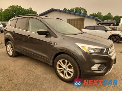 Czwarte zdjęcie samochodu z boku: 2018 FORD ESCAPE SE VIN:1FMCU9GD0JUC98408 - miniatura