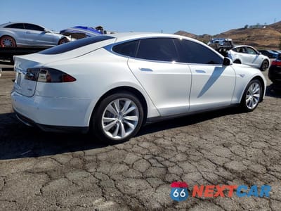 Trzecie zdjęcie samochodu z tyłu: 2015 TESLA MODEL S VIN:5YJSA1E2XFF103720 - miniatura