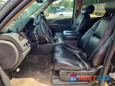 Zdjęcie 7 z 13 samochodu: 2010 CHEVROLET SUBURBAN C1500 LTZ VIN:1GNUCKE02AR173357 - miniatura