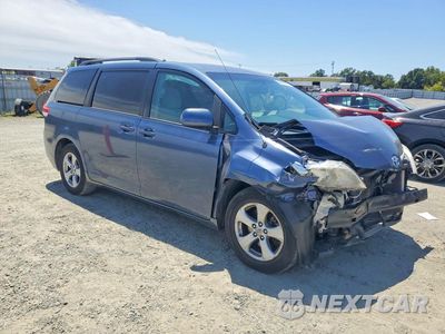 Czwarte zdjęcie samochodu z boku: 2014 TOYOTA SIENNA LE VIN:5TDKK3DC1ES502898 - miniatura