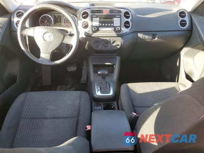 Zdjęcie 8 z 13 samochodu: 2010 VOLKSWAGEN TIGUAN S/SE/SEL VIN:WVGAV7AX4AW000474 - miniatura