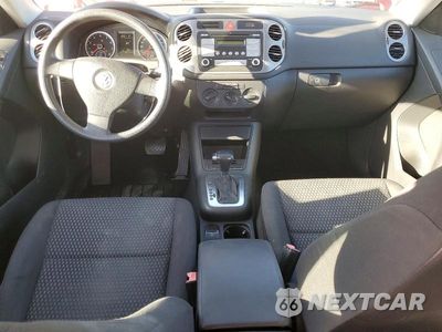 Zdjęcie 8 z 13 samochodu: 2010 VOLKSWAGEN TIGUAN S/SE/SEL VIN:WVGAV7AX4AW000474 - miniatura