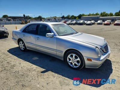 Czwarte zdjęcie samochodu z boku: 2002 MERCEDES-BENZ E 320 VIN:WDBJF65J52B412959 - miniatura