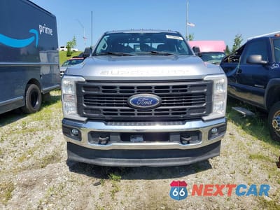 Piąte zdjęcie samochodu w środku: 2023 FORD F350 SUPER DUTY VIN:1FT8W3DT1PEC34555 - miniatura