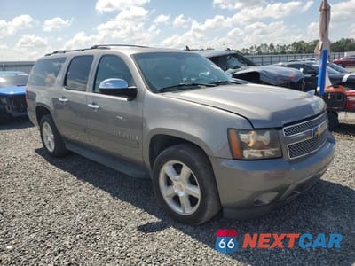 Czwarte zdjęcie samochodu z boku: 2008 CHEVROLET SUBURBAN K1500 LS VIN:3GNFK16328G136074 - miniatura