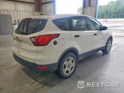 Trzecie zdjęcie samochodu z tyłu: 2019 FORD ESCAPE S VIN:1FMCU0F72KUA87817 - miniatura