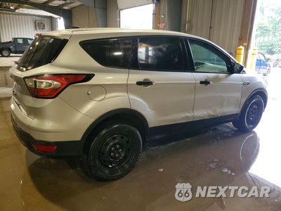 Trzecie zdjęcie samochodu z tyłu: 2018 FORD ESCAPE S VIN:1FMCU0F74JUA19243 - miniatura