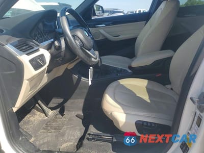 Zdjęcie 7 z 12 samochodu: 2018 BMW X1 XDRIVE28I VIN:WBXHT3C31J5K21440 - miniatura