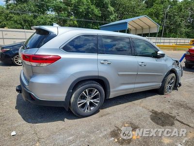 Trzecie zdjęcie samochodu z tyłu: 2018 TOYOTA HIGHLANDER LE PLUS VIN:5TDBZRFH3JS831801 - miniatura