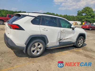 Trzecie zdjęcie samochodu z tyłu: 2021 TOYOTA RAV4 XLE VIN:2T3W1RFV1MC153830 - miniatura