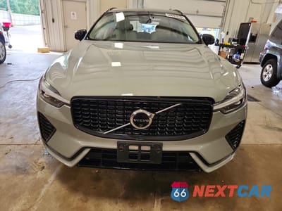 Piąte zdjęcie samochodu w środku: 2025 VOLVO XC60 PLUS VIN:YV4M12RC9S1112569 - miniatura