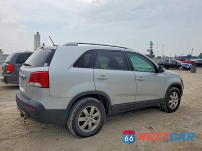 Trzecie zdjęcie samochodu z tyłu: 2011 KIA SORENTO LX VIN:5XYKT4A18BG025420 - miniatura