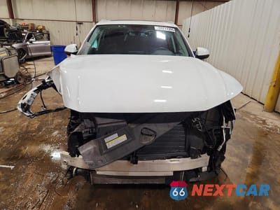Piąte zdjęcie samochodu w środku: 2019 AUDI Q5 PREMIUM PLUS VIN:WA1BNAFY6K2119945 - miniatura