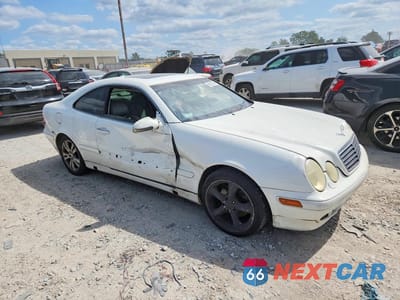 Czwarte zdjęcie samochodu z boku: 2002 MERCEDES-BENZ CLK 320 VIN:WDBLJ65G32F199028 - miniatura