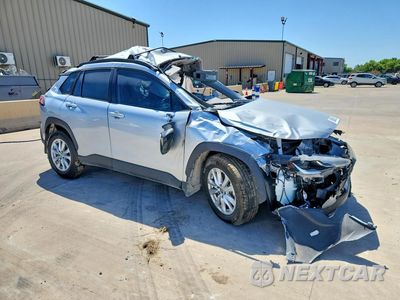 Czwarte zdjęcie samochodu z boku: 2025 TOYOTA COROLLA CROSS LE VIN:7MUCAAAG7SV141908 - miniatura
