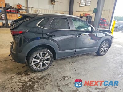 Trzecie zdjęcie samochodu z tyłu: 2022 MAZDA CX-30 PREFERRED VIN:3MVDMBCLXNM450989 - miniatura