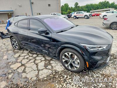 Czwarte zdjęcie samochodu z boku: 2021 FORD MUSTANG MACH-E PREMIUM VIN:3FMTK3SU4MMA28049 - miniatura