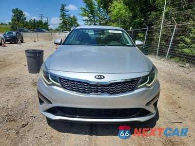 Piąte zdjęcie samochodu w środku: 2019 KIA OPTIMA LX VIN:5XXGT4L3XKG296097 - miniatura
