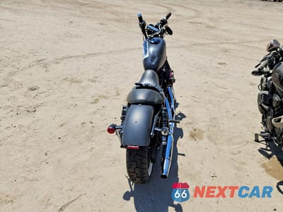 Czwarte zdjęcie samochodu z boku: 2015 HARLEY-DAVIDSON XL883 IRON 883 VIN:1HD4LE230FC407044 - miniatura