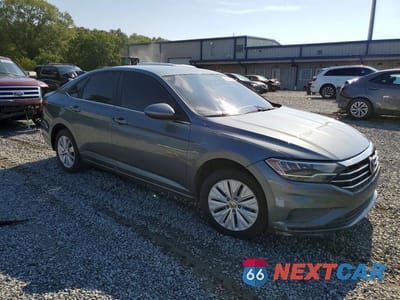 Czwarte zdjęcie samochodu z boku: 2019 VOLKSWAGEN JETTA S VIN:3VWC57BU0KM094725 - miniatura