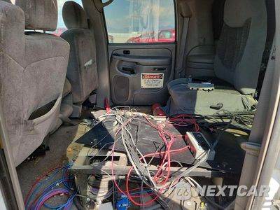 Zdjęcie 10 z 12 samochodu: 2006 CHEVROLET SUBURBAN K2500 VIN:3GNGK26U16G239812 - miniatura
