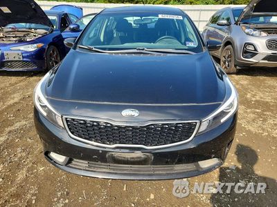 Piąte zdjęcie samochodu w środku: 2017 KIA FORTE5 LX VIN:KNAFK5A83H5715355 - miniatura