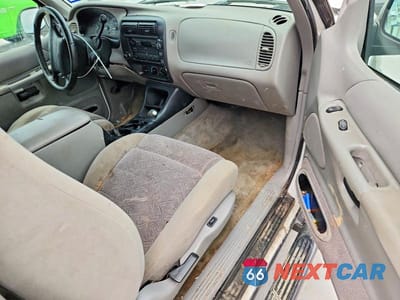 Zdjęcie 8 z 12 samochodu: 1998 FORD EXPLORER VIN:1FMYU22E9WUC47199 - miniatura