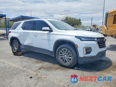 Czwarte zdjęcie samochodu z boku: 2023 CHEVROLET TRAVERSE LT VIN:1GNERGKWXPJ317091 - miniatura